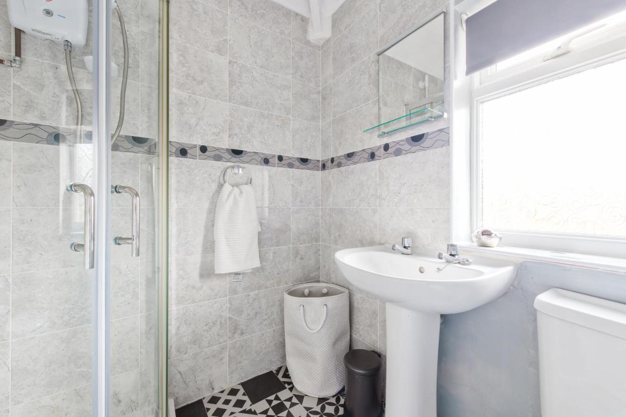 Rookwood House - Spacious Home With Free Parking - Short Stay Leeds Leeds  Buitenkant foto